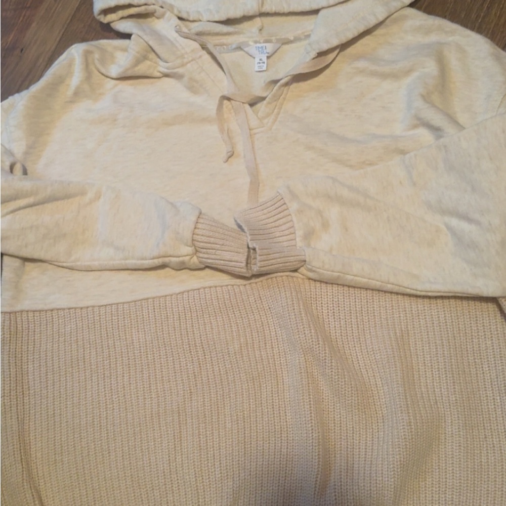 Time and Tru Women's Tan Hooded Sweatshirt